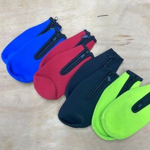 NWOT 8 wet suit bottle holder